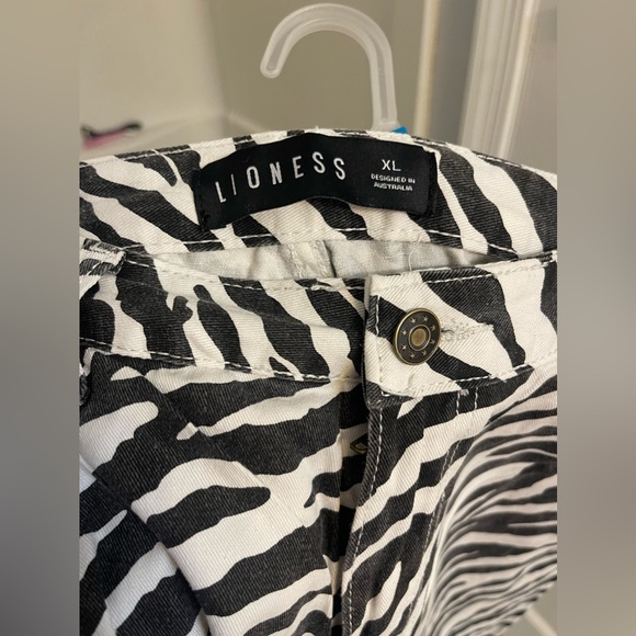 Lioness Zebra Striped Pants Size XL - Picture 4 of 5